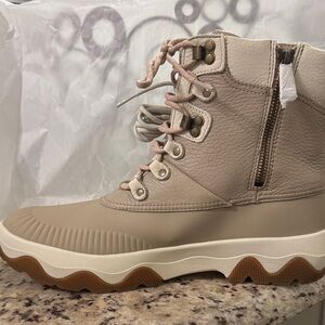Sperry Tan Lace-Up Winter Boots